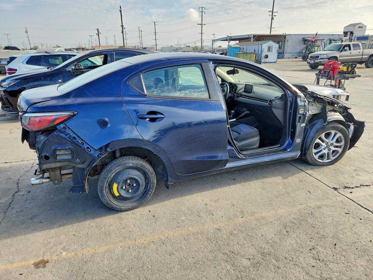 2016 Scion Ia Base - Фото 3