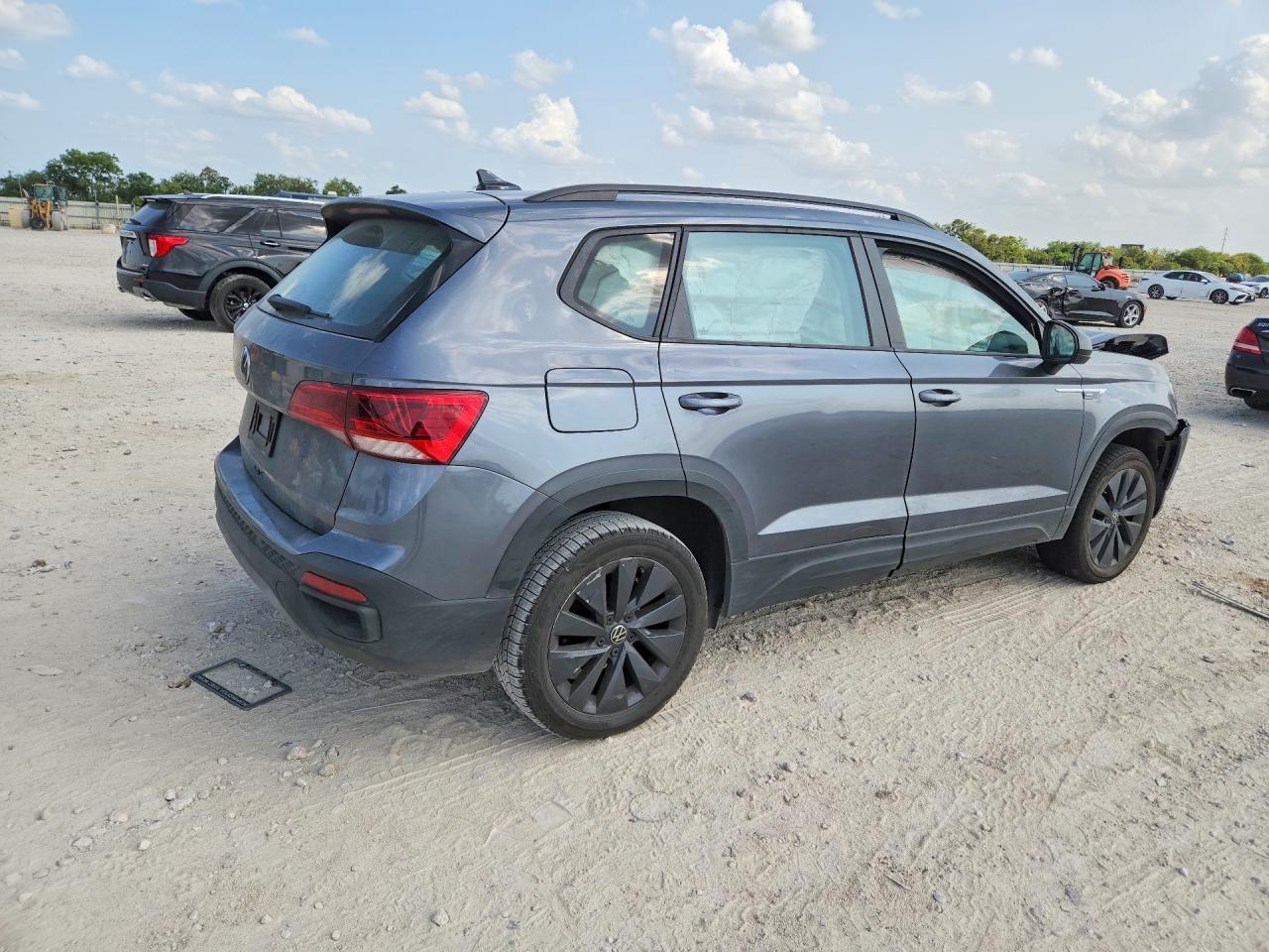 2022 Volkswagen Taos S - Фото 3