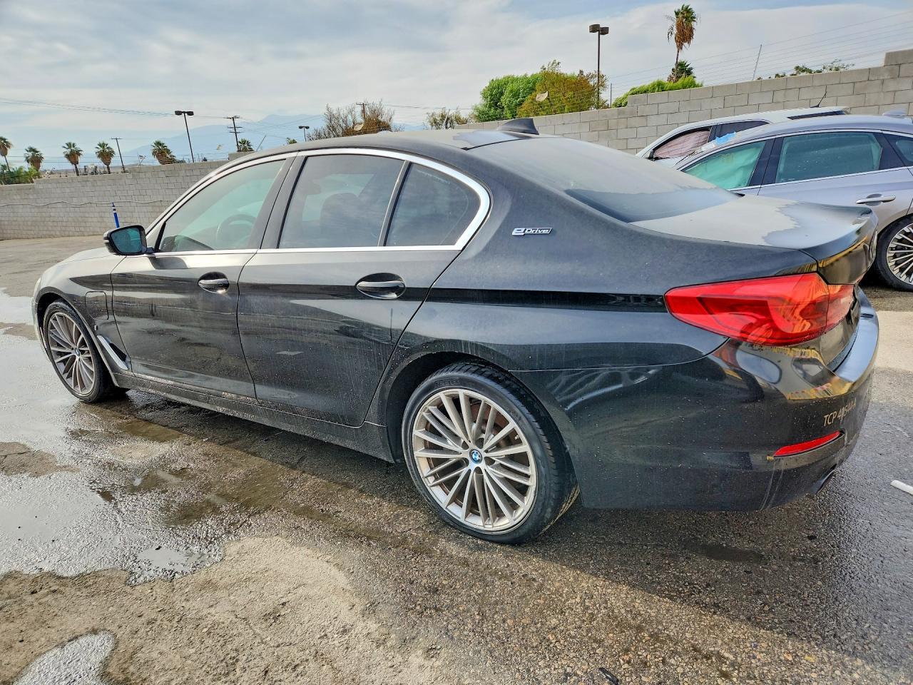 2019 BMW 530E - Фото 2