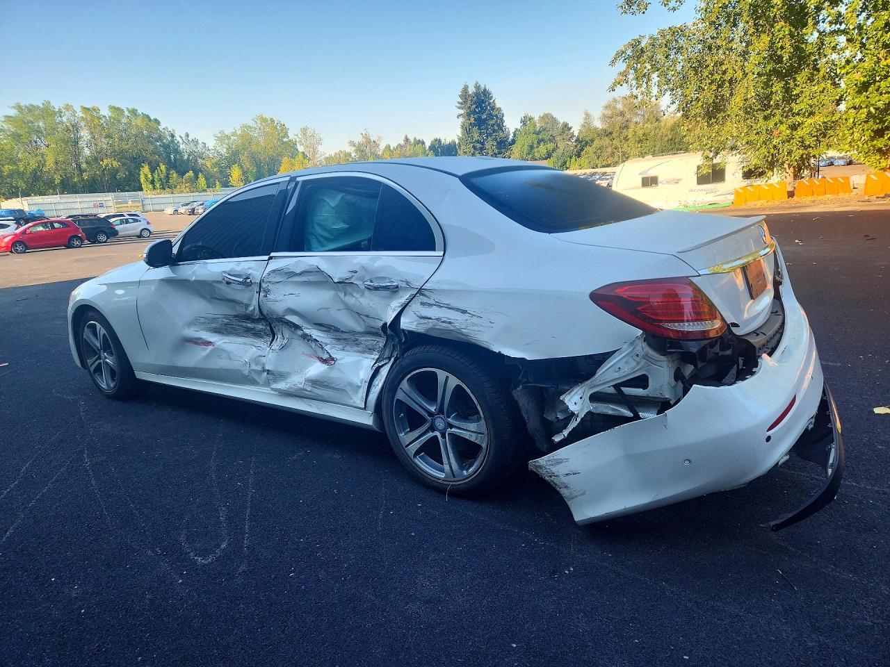 2017 Mercedes-Benz E 300 4Matic - Фото 2