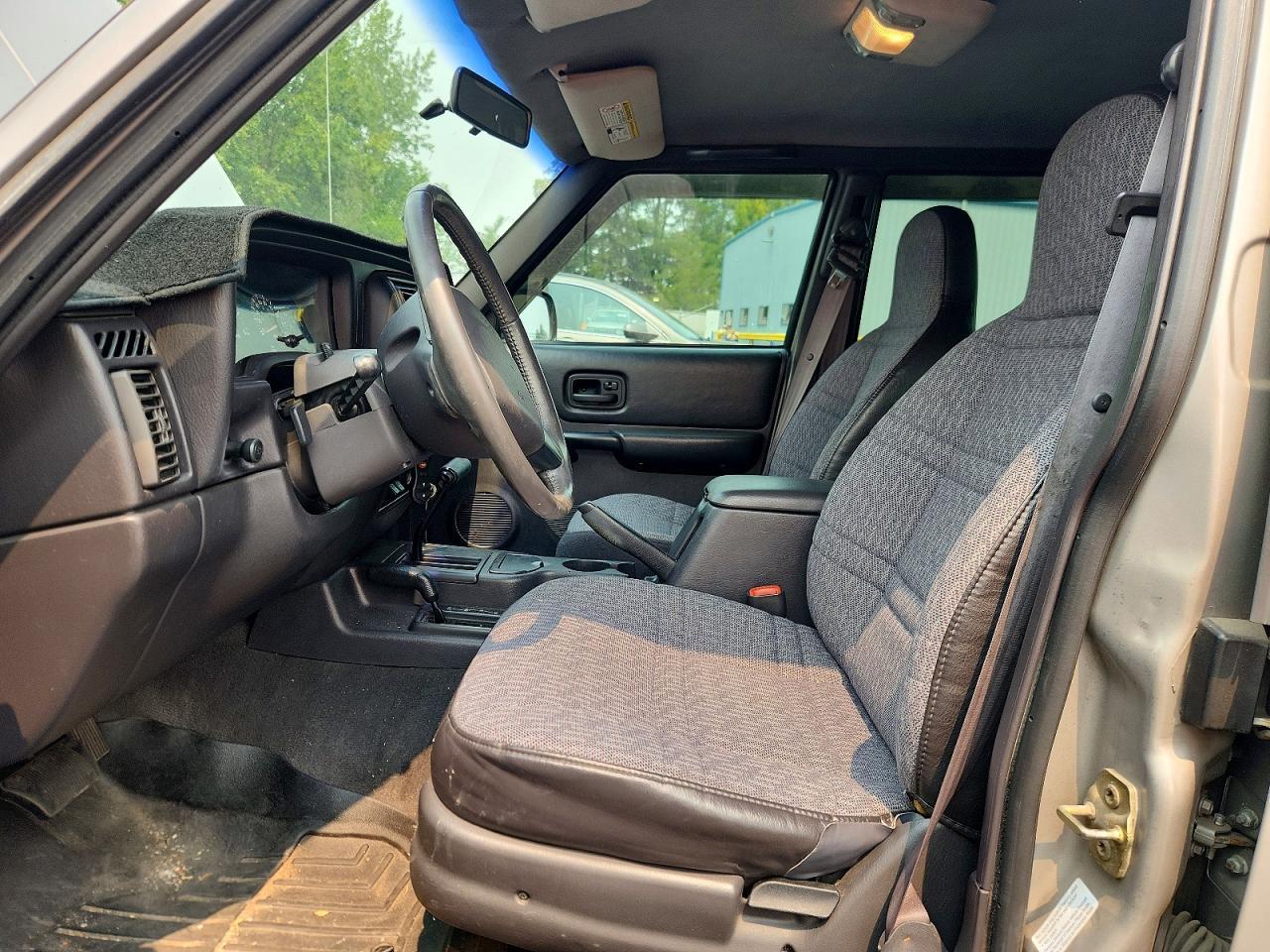 2000 Jeep Cherokee Sport - Image 7