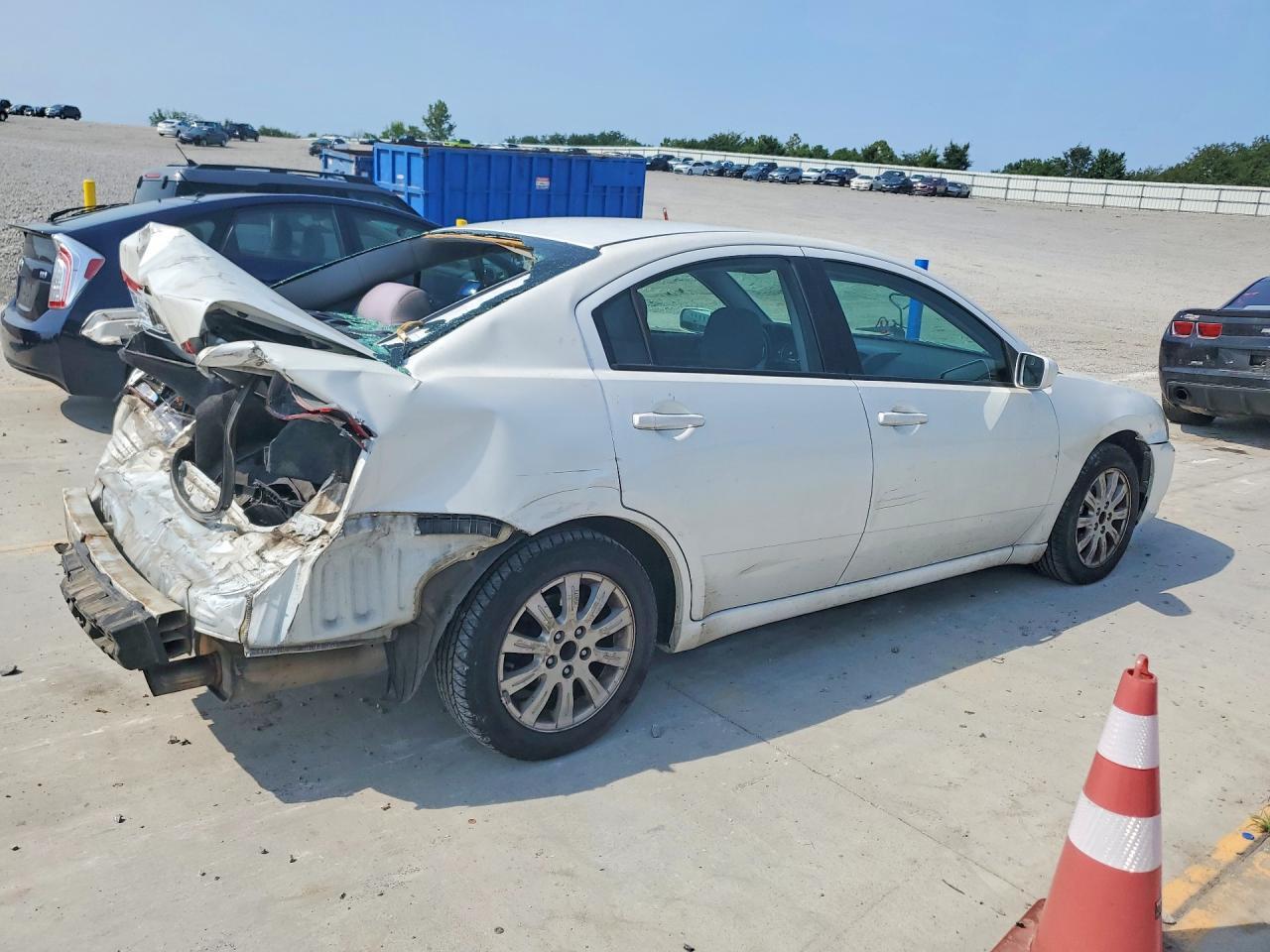 2011 Mitsubishi Galant Fe - Image 3