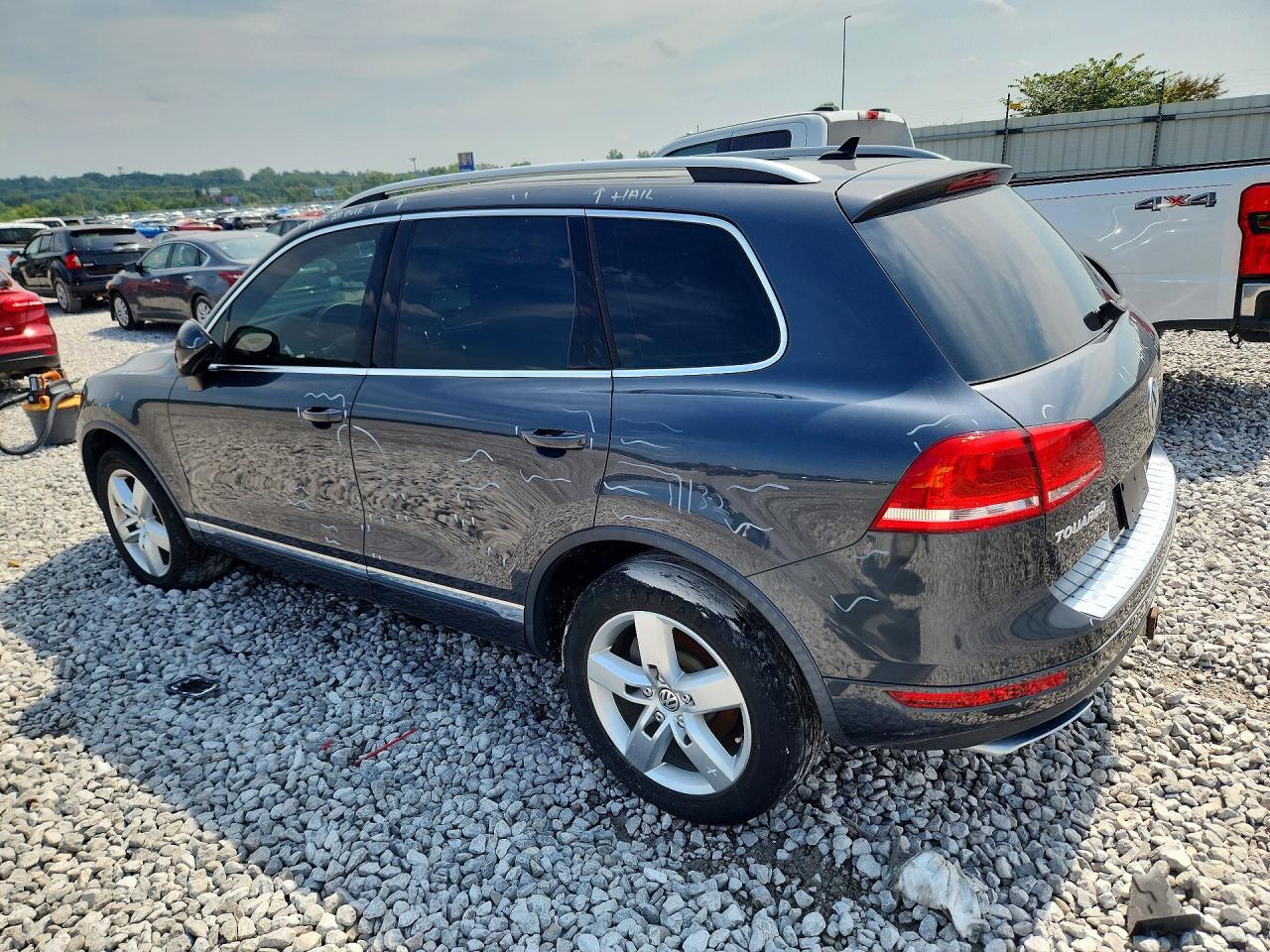 2012 Volkswagen Touareg V6 Tdi - Image 2