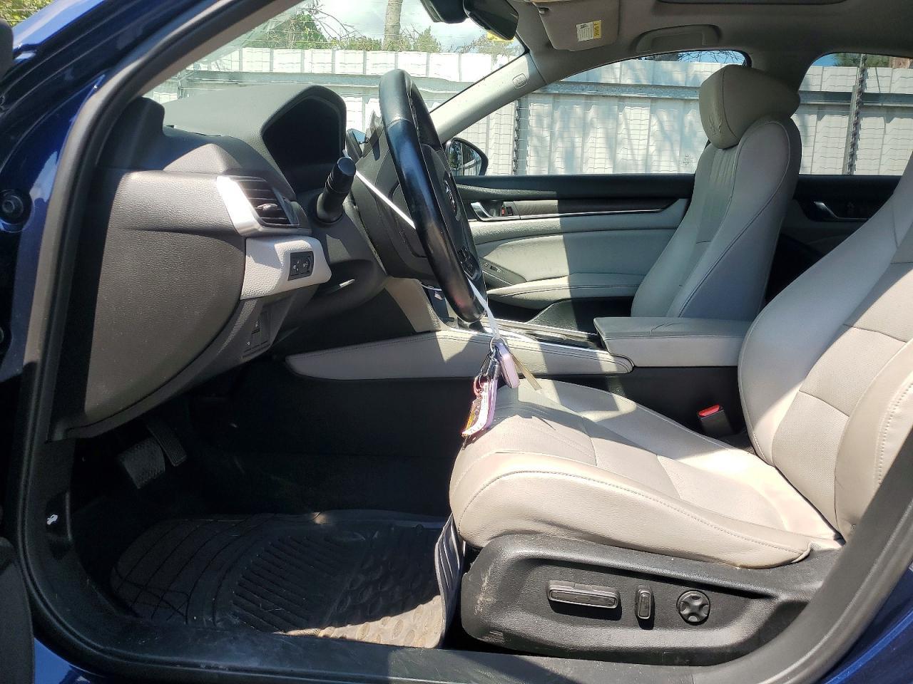2018 Honda Accord Touring - Image 7