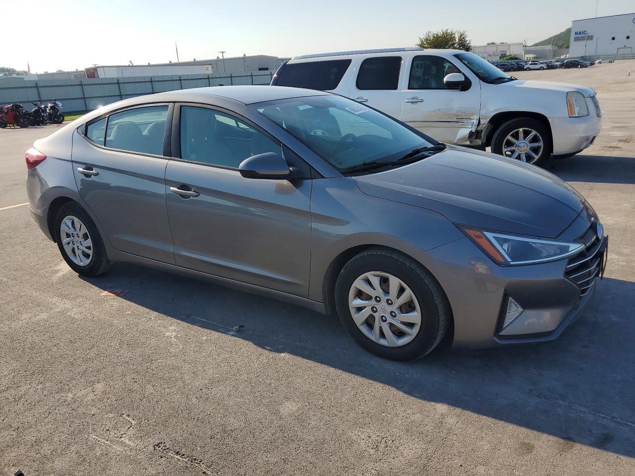 2019 Hyundai Elantra Se - Фото 4