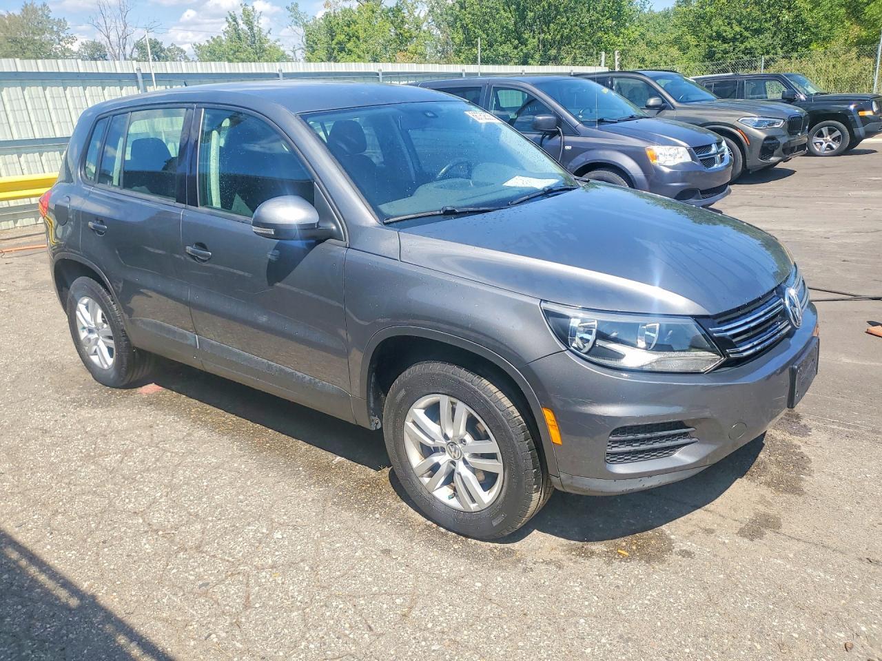 2014 Volkswagen Tiguan S - Image 4
