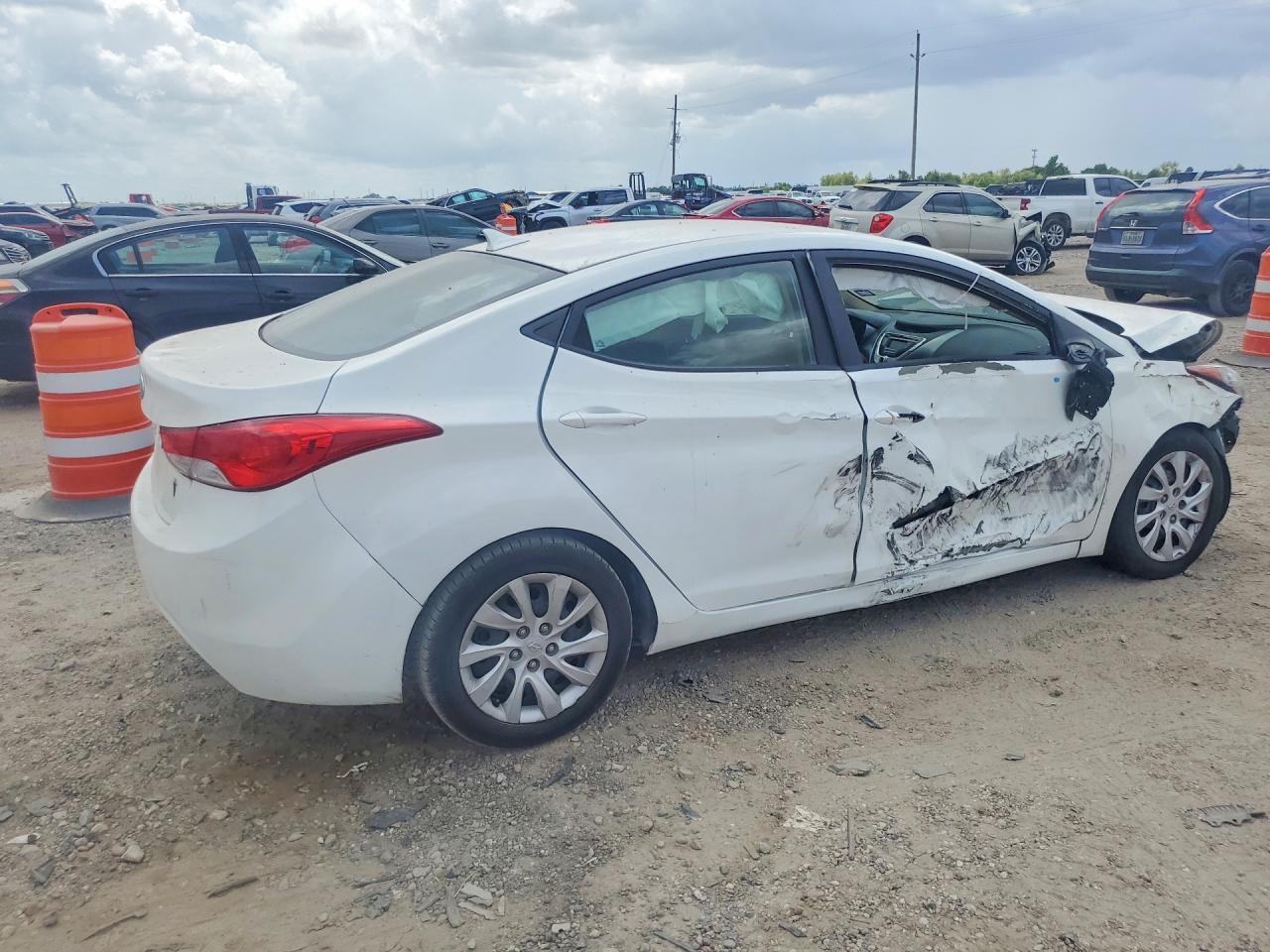 2012 Hyundai Elantra - Image 3
