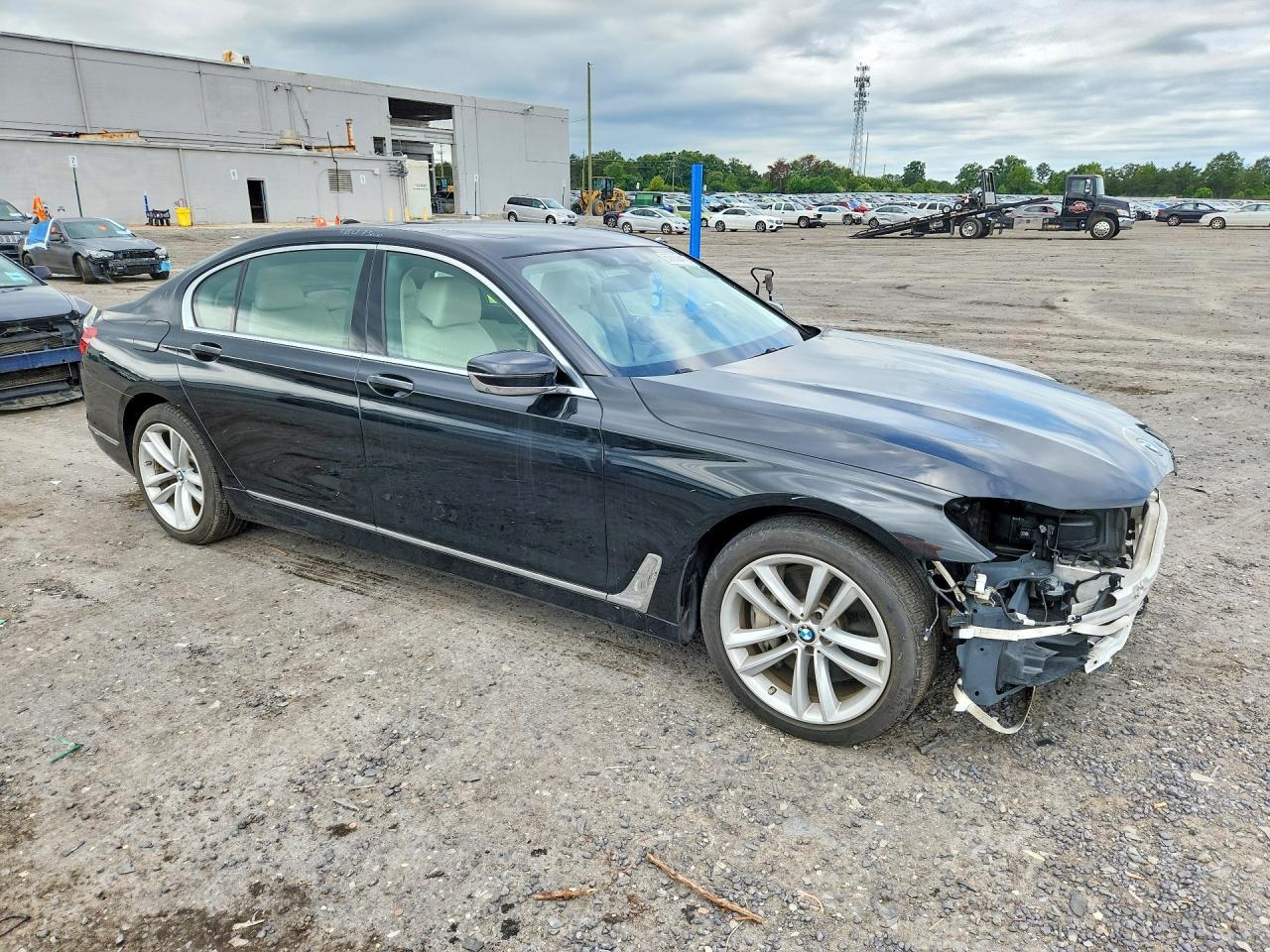 2016 BMW 750 Xi - Фото 4