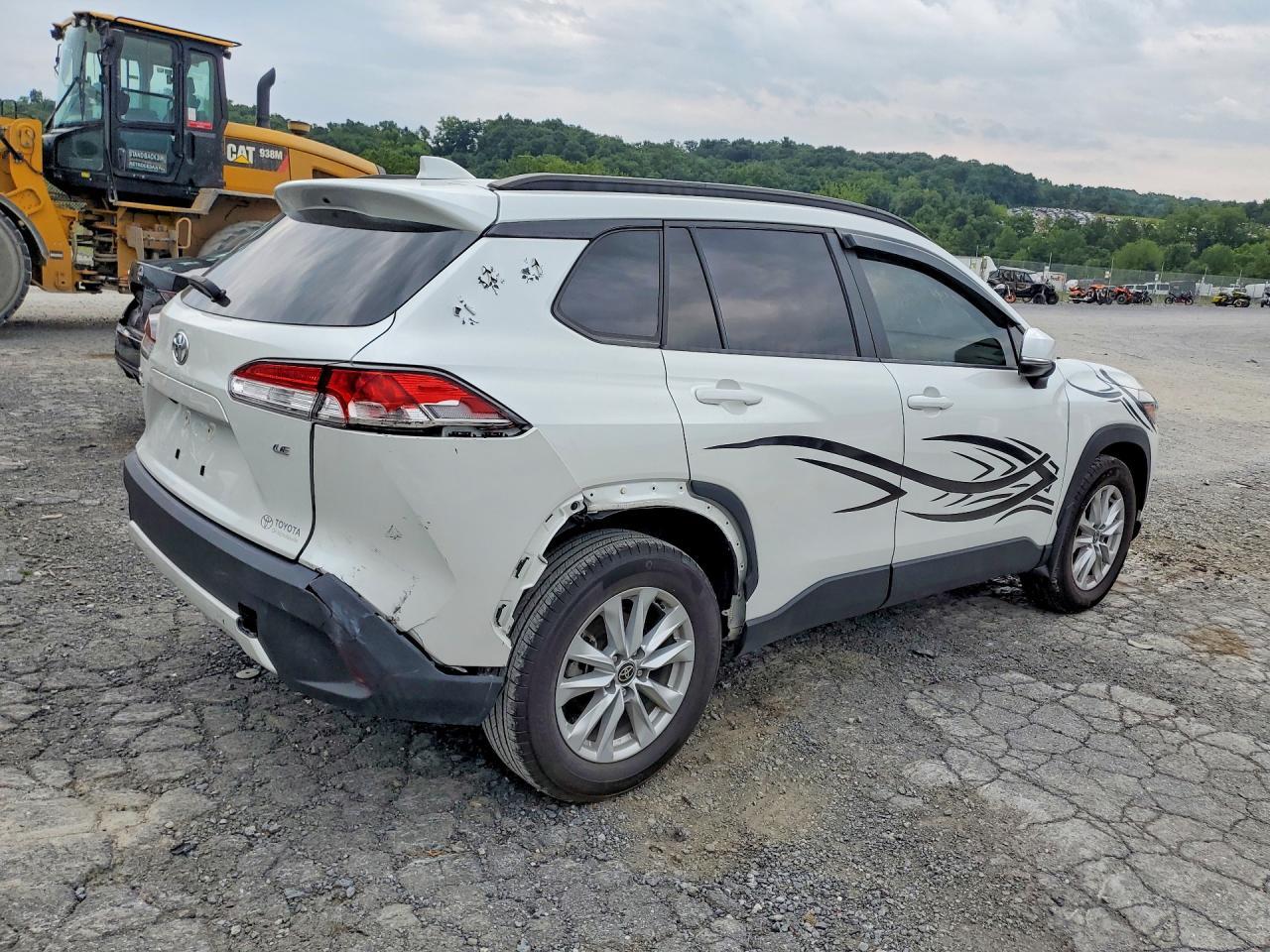 2024 Toyota Corolla Cross Le - Фото 3