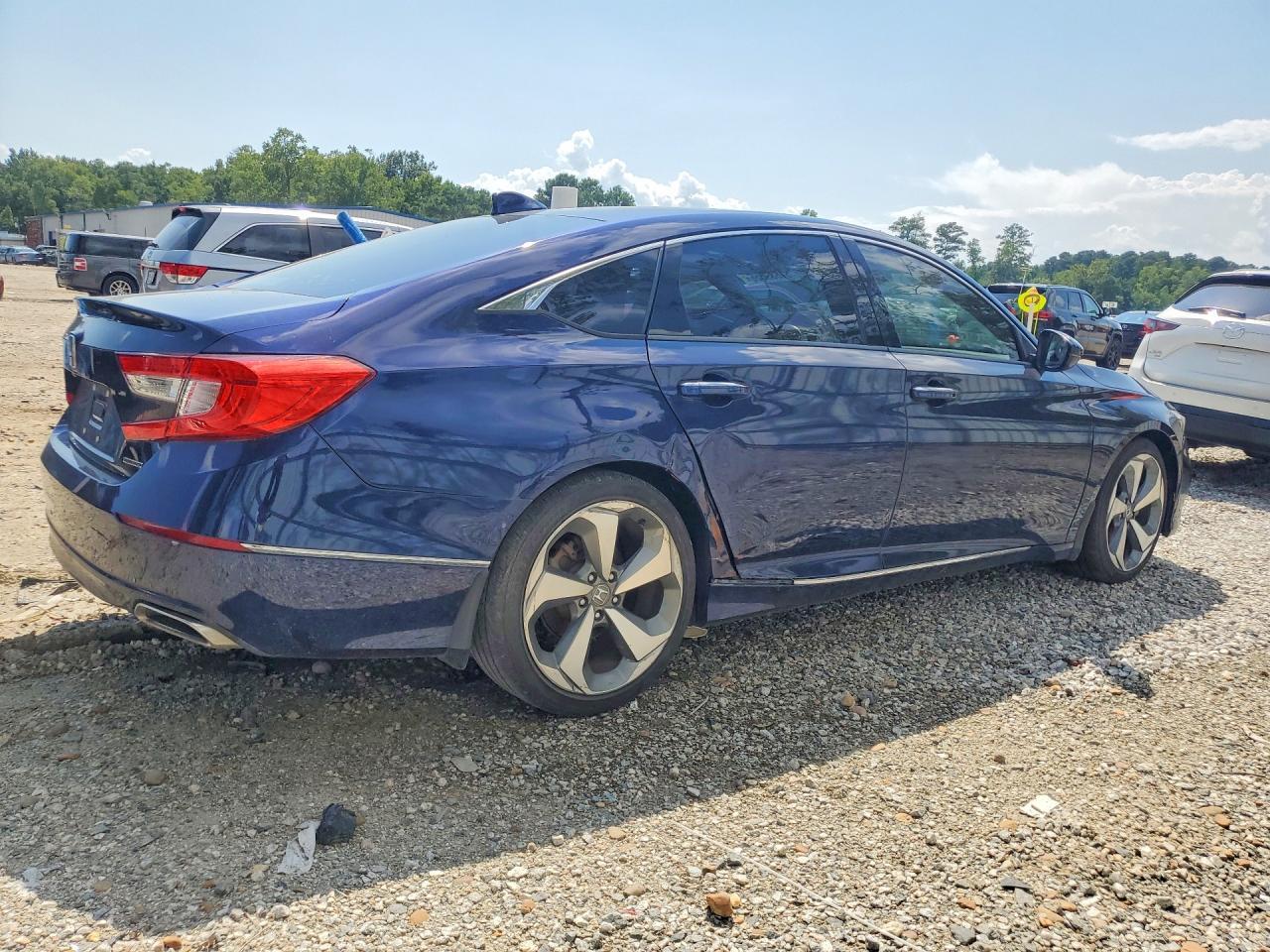 2018 Honda Accord Touring - Image 3