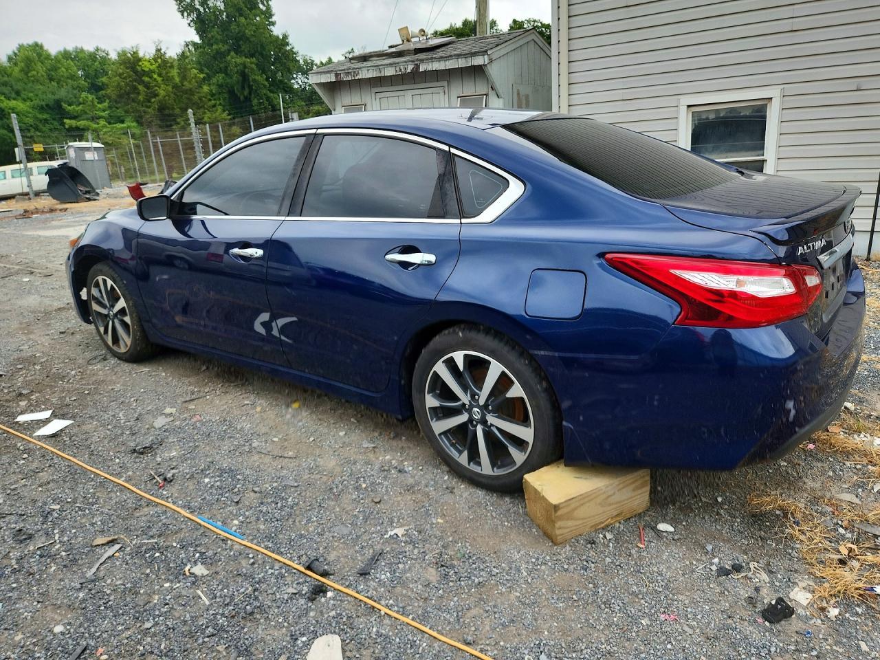 2017 Nissan Altima 2.5 Sr - Image 2