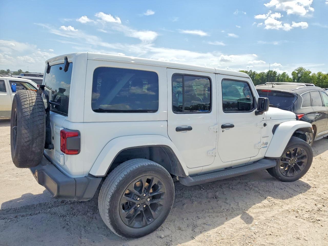 2022 Jeep Wrangler Unlimited Sahara 4Xe - Image 3