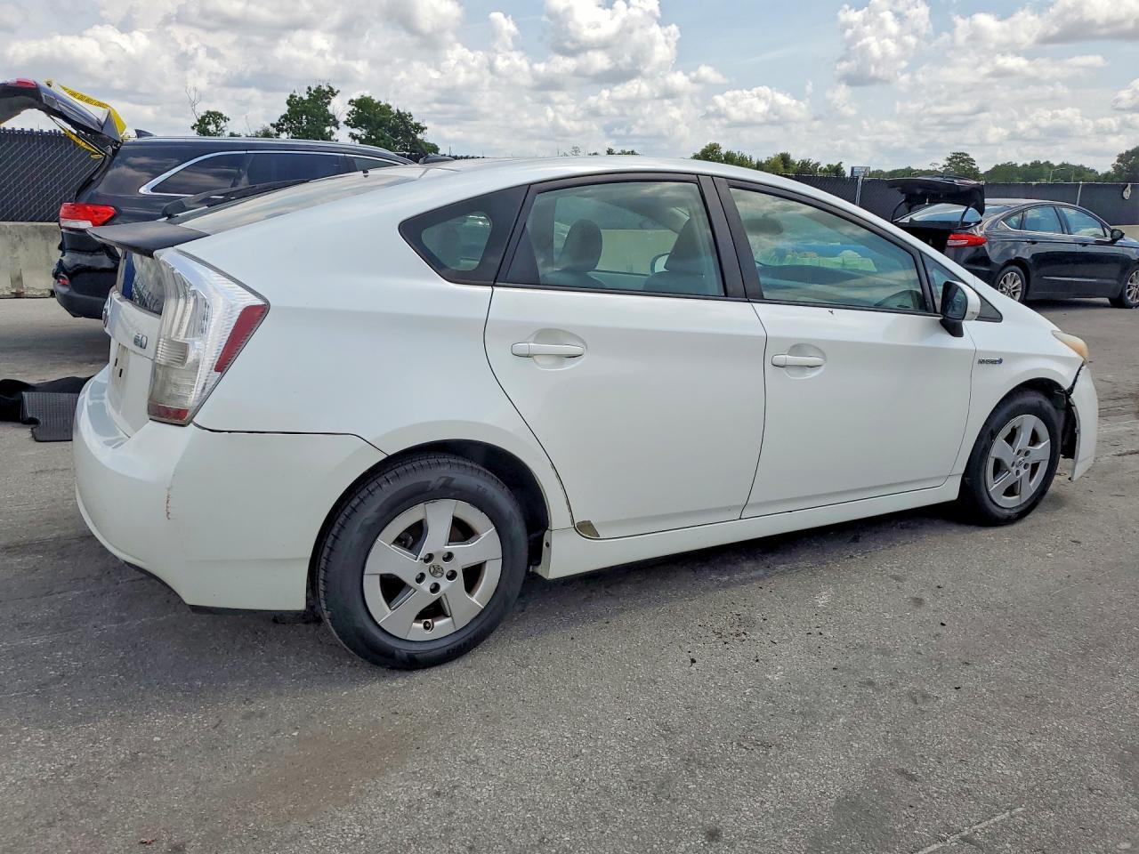 2010 Toyota Prius Iv - Фото 3