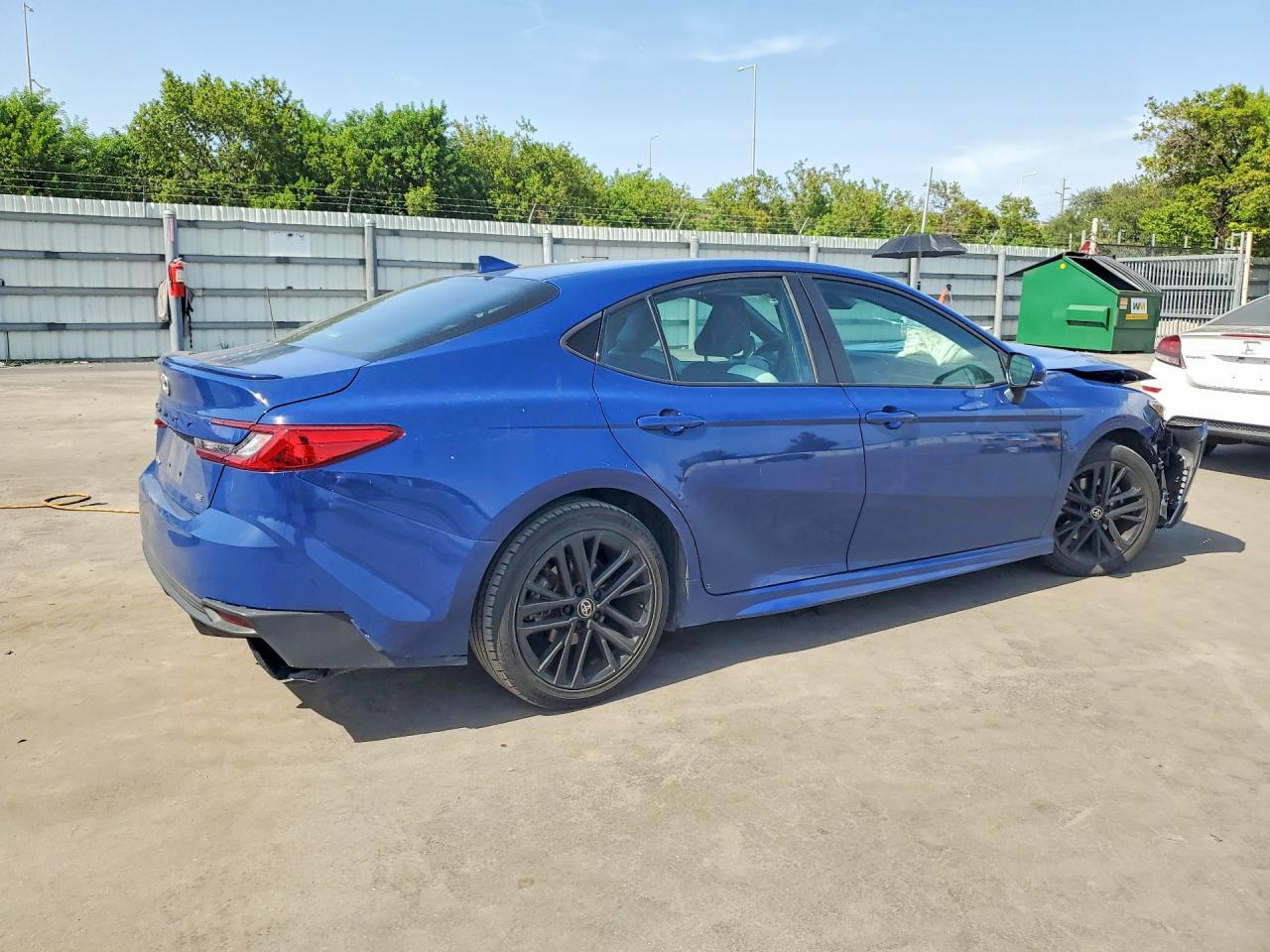 2025 Toyota Camry Se - Фото 3