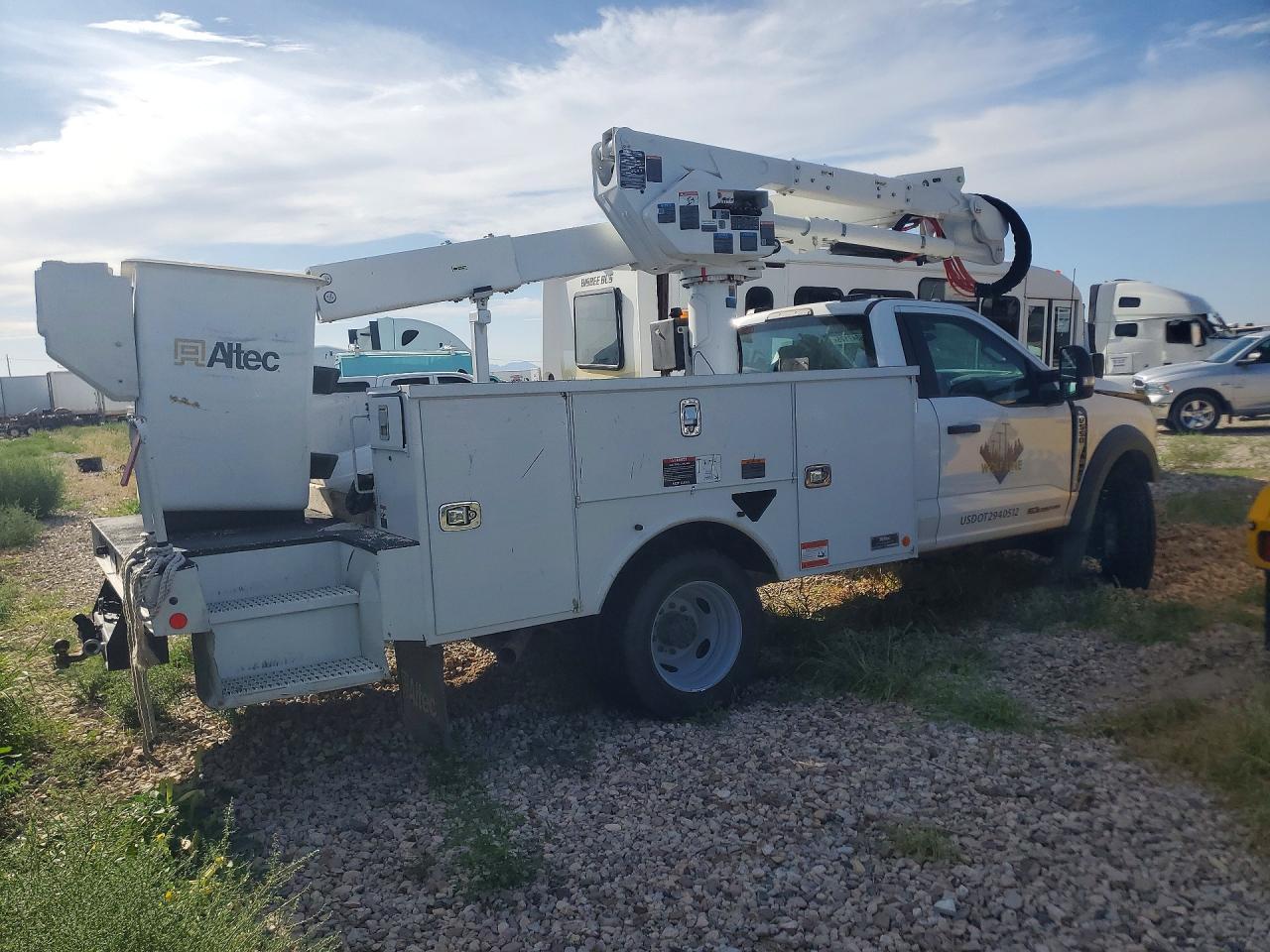 2024 Ford F550 Super Duty Bucket Truck - Фото 3