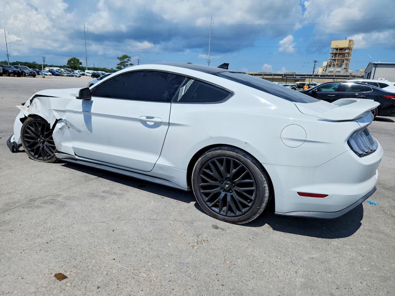2021 Ford Mustang Gt - Фото 2