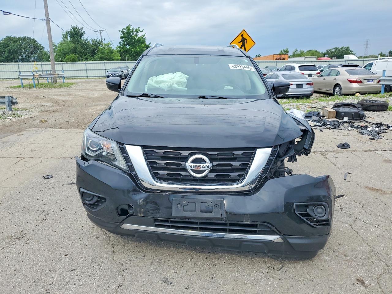 2019 Nissan Pathfinder S - Image 5
