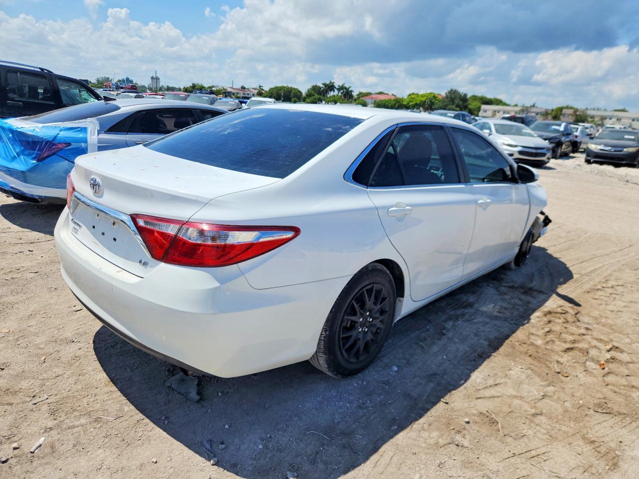 2015 Toyota Camry Le - Image 3