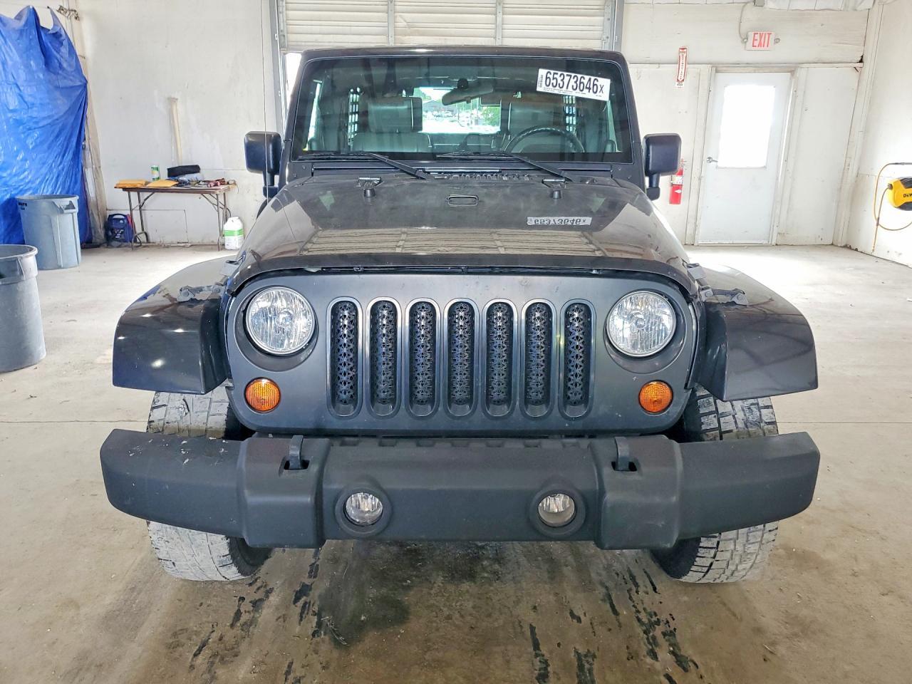 2010 Jeep Wrangler Unlimited Sahara - Image 5