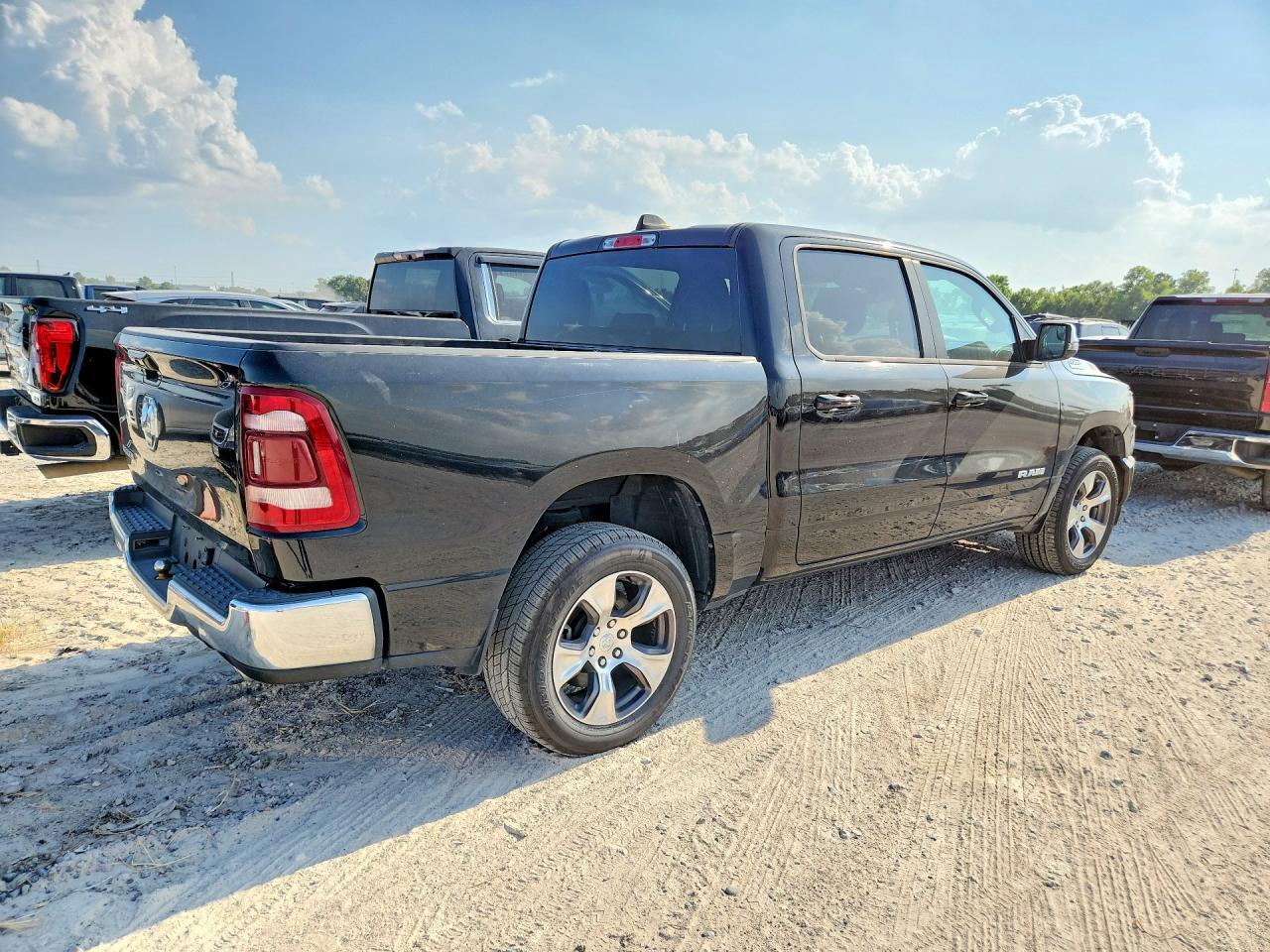 2024 Ram 1500 Laramie - Фото 3