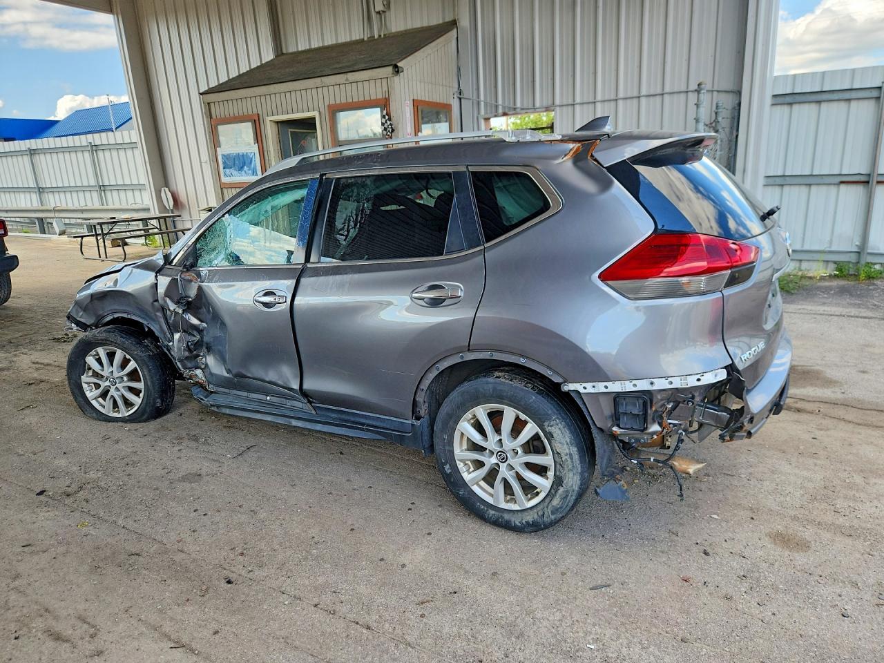 2019 Nissan Rogue Sv - Image 2