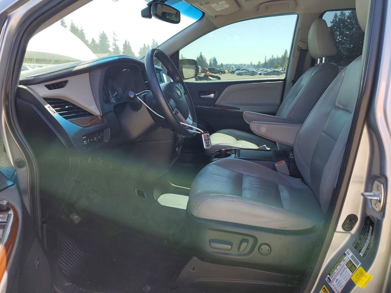2015 Toyota Sienna Limited Premium 7-Passenger - Image 7