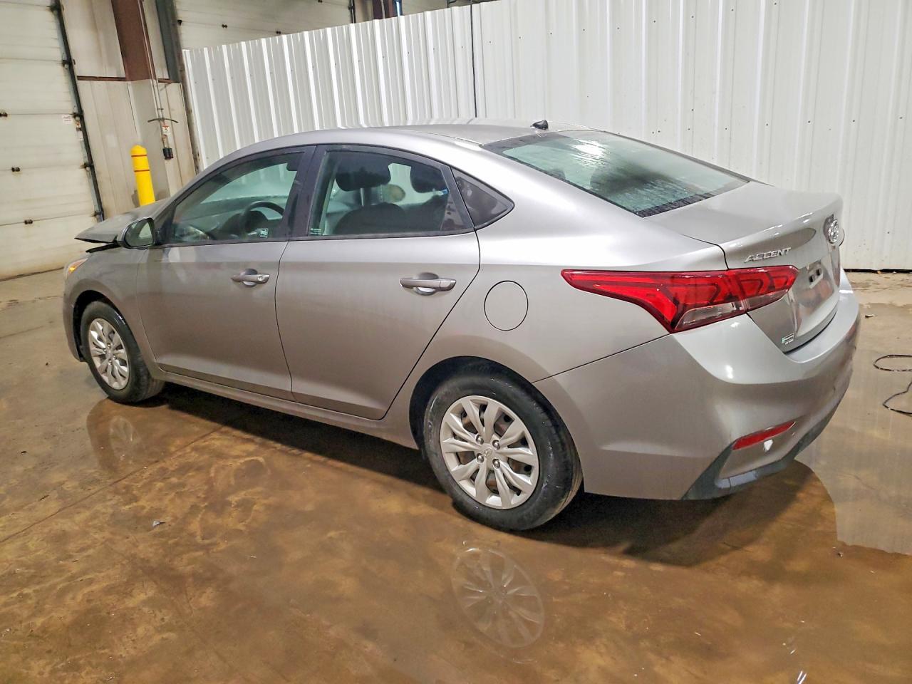 2021 Hyundai Accent Se - Фото 2