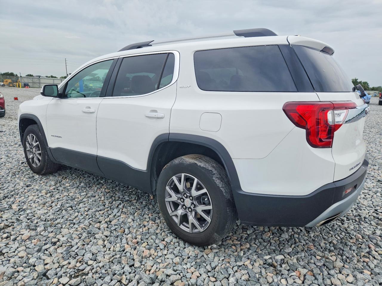 2021 GMC Acadia Slt - Image 2