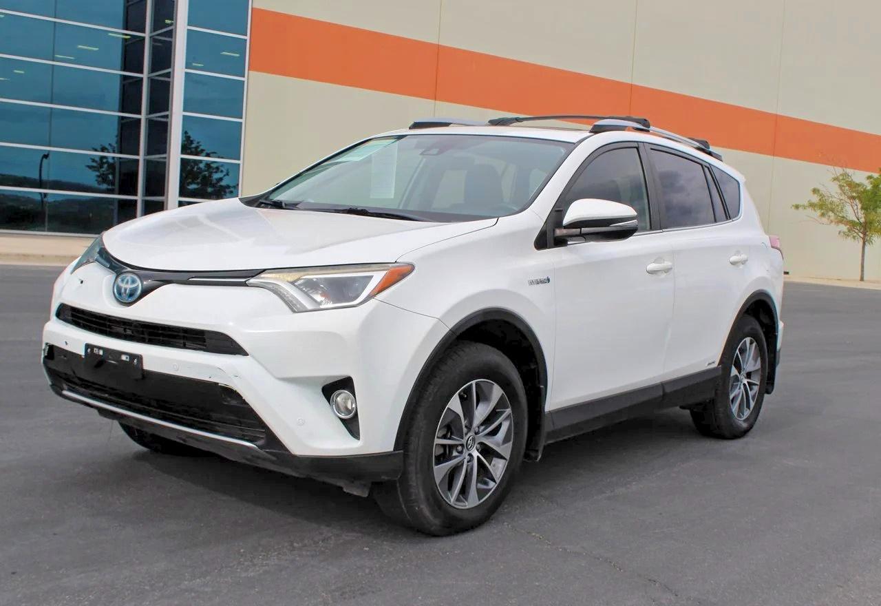 2017 Toyota Rav4 Hybrid Xle - Image 2
