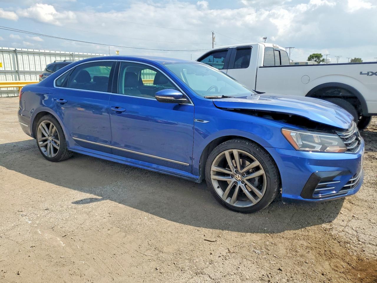 2017 Volkswagen Passat R-Line - Image 4