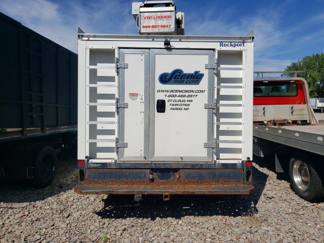 2017 Chevrolet Express G4500 - Фото 6