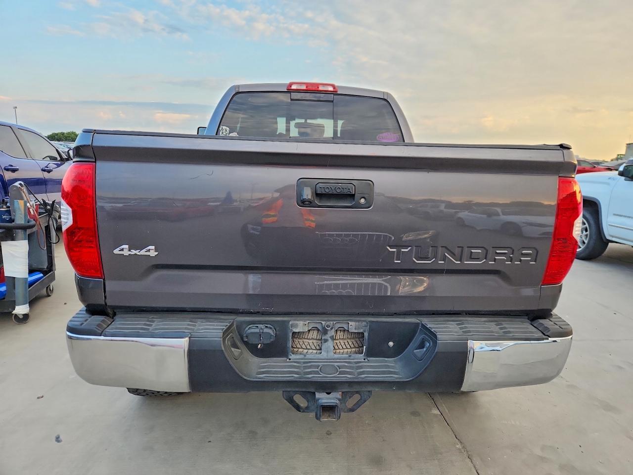 2015 Toyota Tundra Sr5 - Image 6