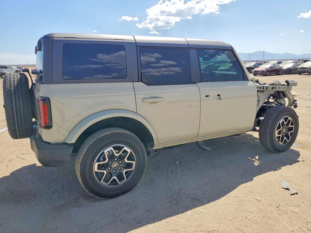 2025 Ford Bronco Outer Banks - Фото 3