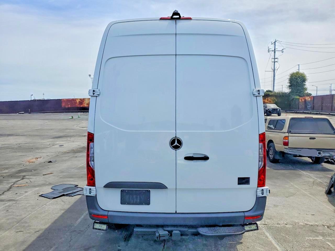 2024 Mercedes-Benz Sprinter 2500 Delivery Van - Фото 6