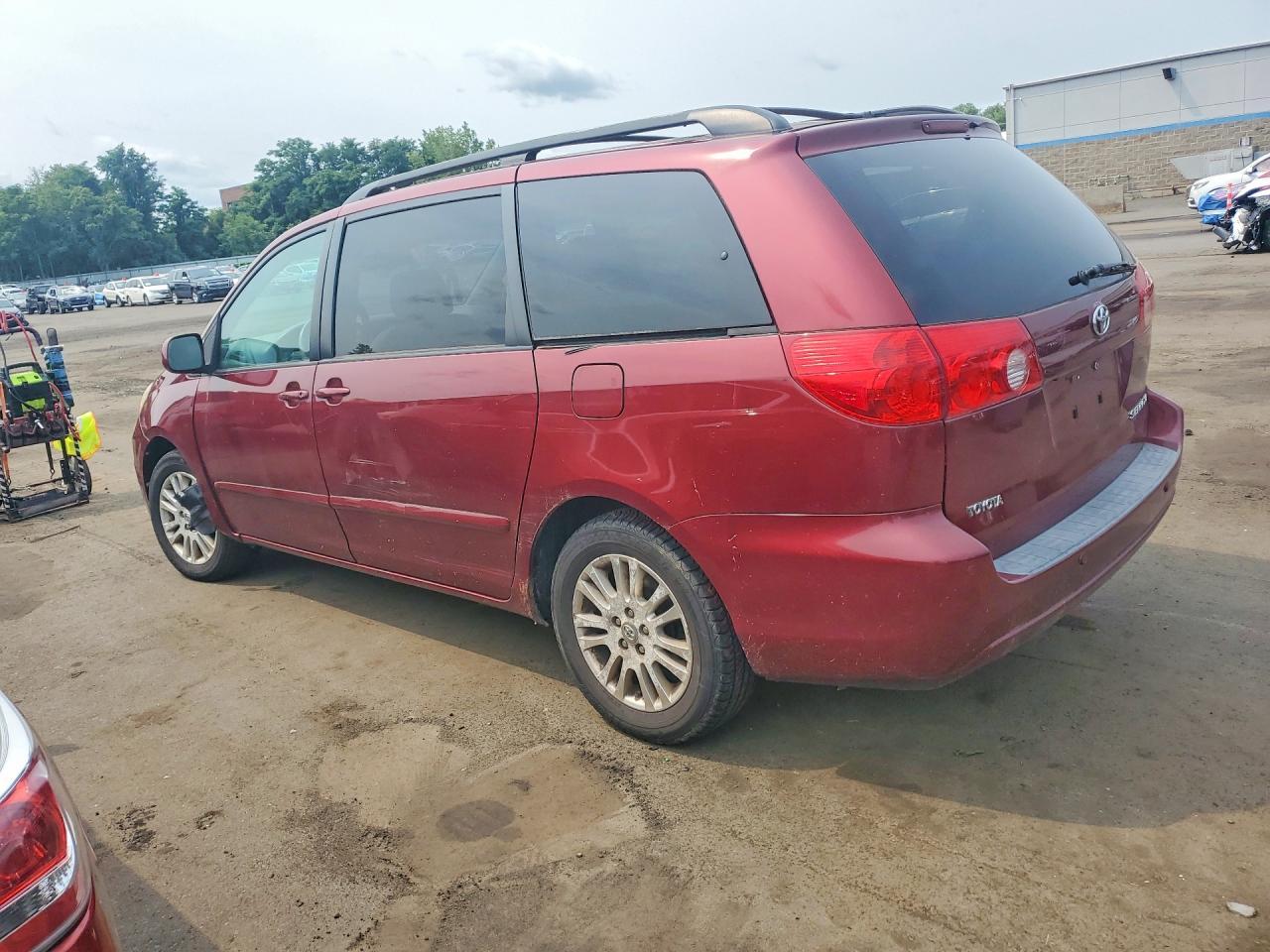 2007 Toyota Sienna Xle 7-Passenger - Image 2