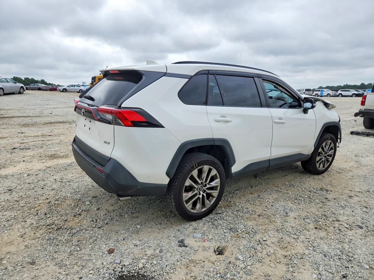 2019 Toyota Rav4 Xle Premium - Image 3