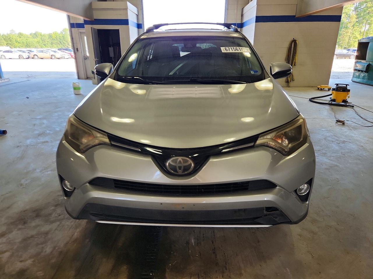 2018 Toyota Rav4 Xle - Image 5