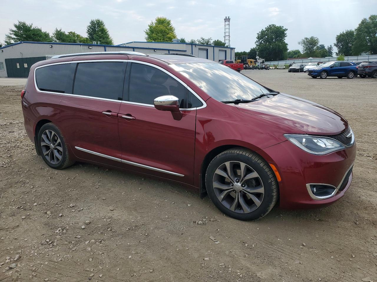 2017 Chrysler Pacifica Limited - Image 4