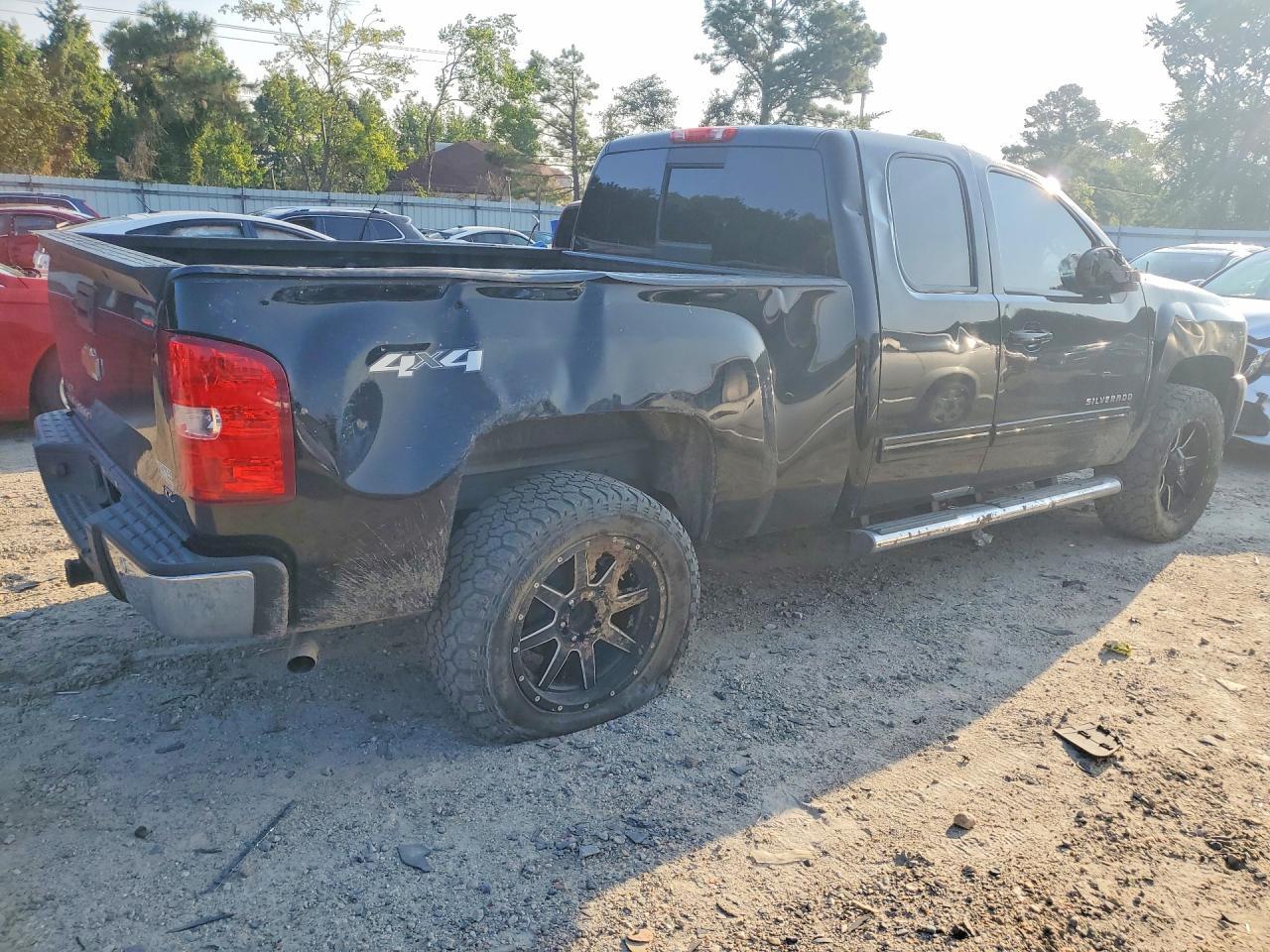 2011 Chevrolet Silverado K1500 Ltz - Image 3