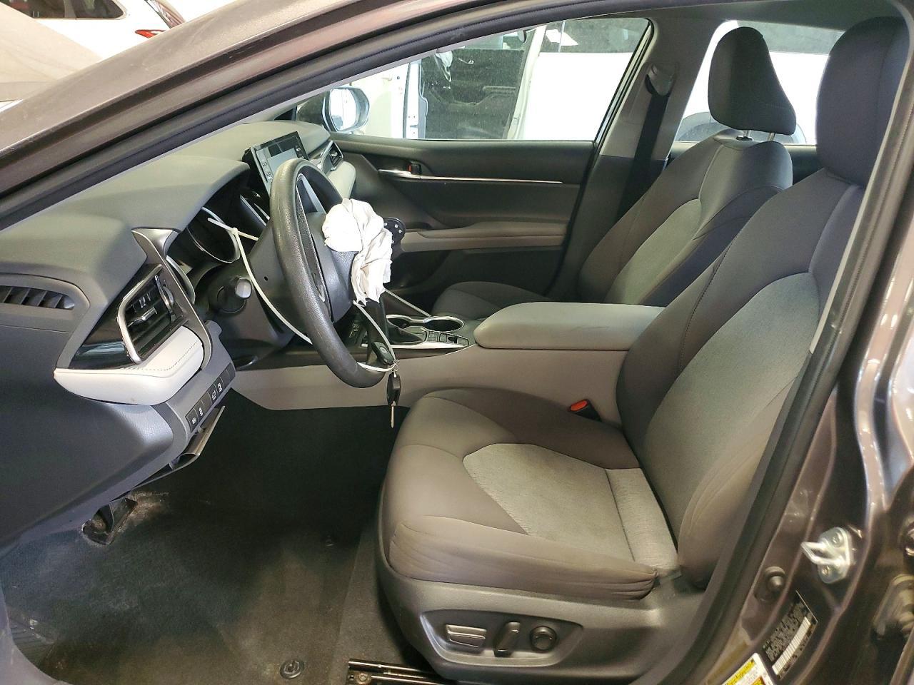 2022 Toyt Camry Le - Image 7