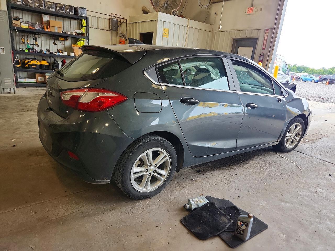 2018 Chevrolet Cruze Lt - Image 3