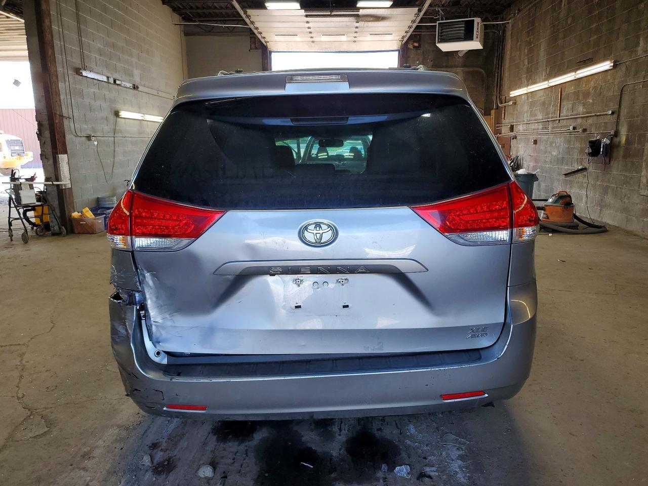 2012 Toyota Sienna Xle 7-Passenger - Фото 6