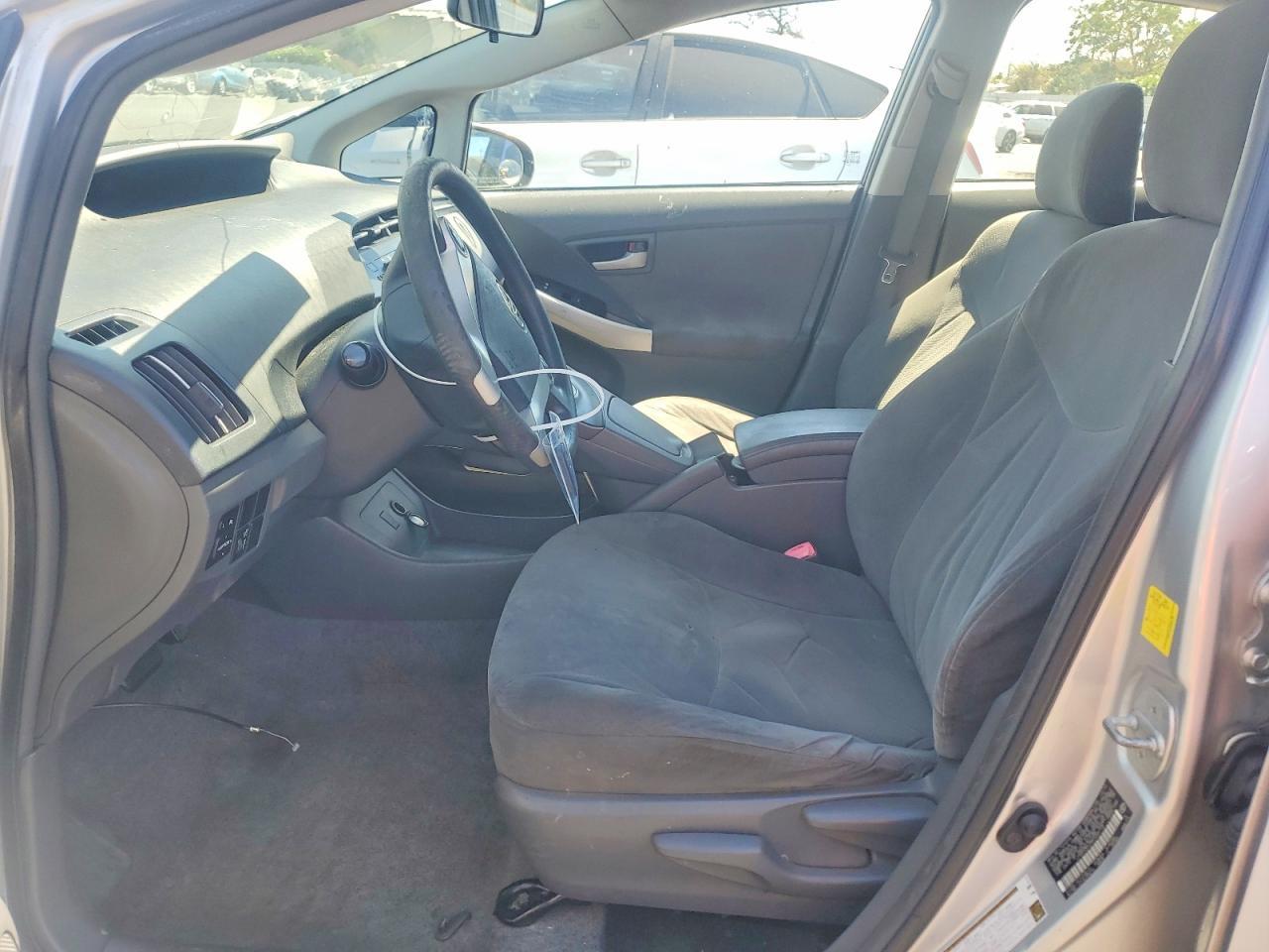 2011 Toyota Prius Two - Фото 7