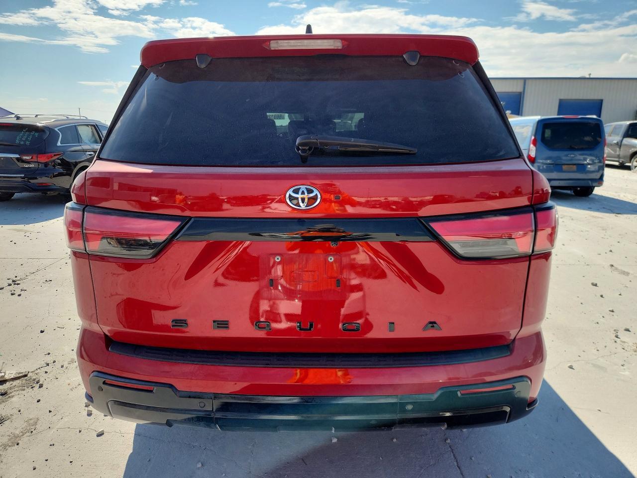 2023 Toyota Sequoia Platinum - Фото 6