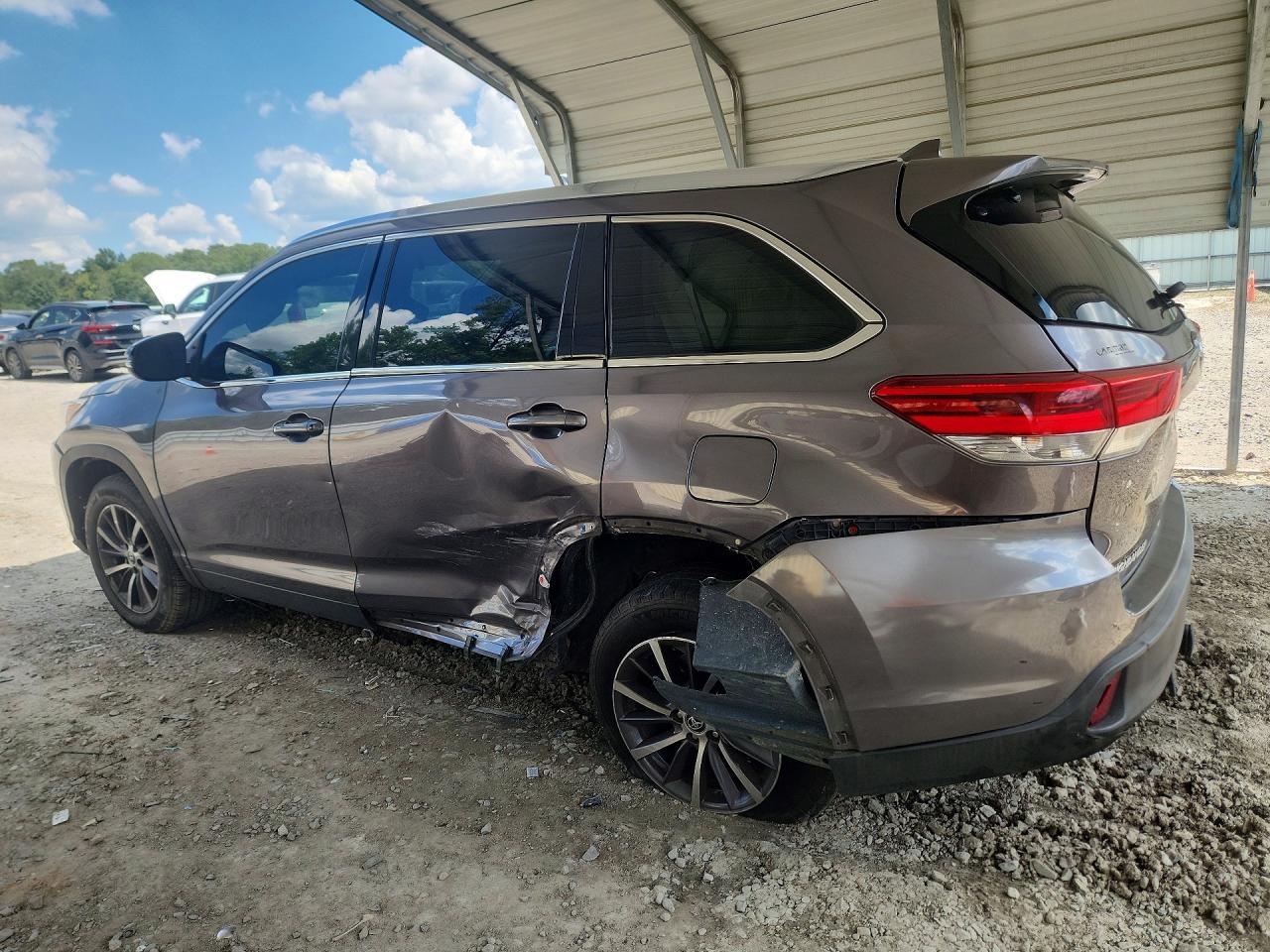2019 Toyota Highlander Xle - Image 2