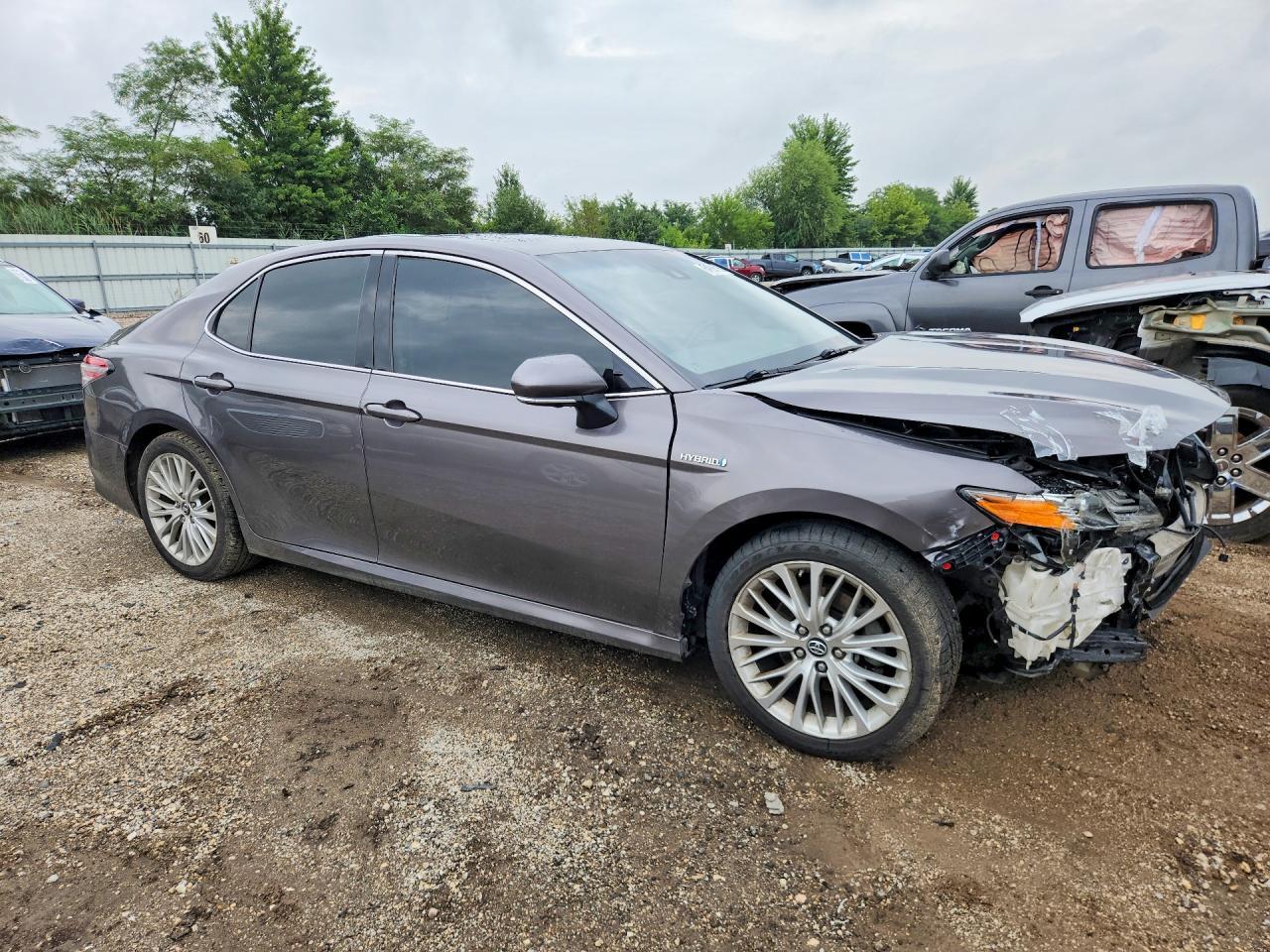 2019 Toyota Camry Hybrid Xle - Фото 4