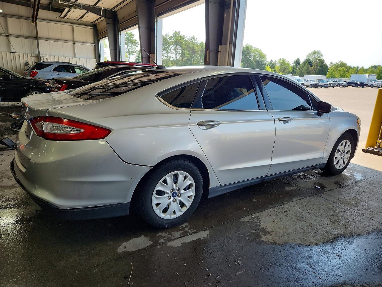 2014 Ford Fusion S - Фото 3
