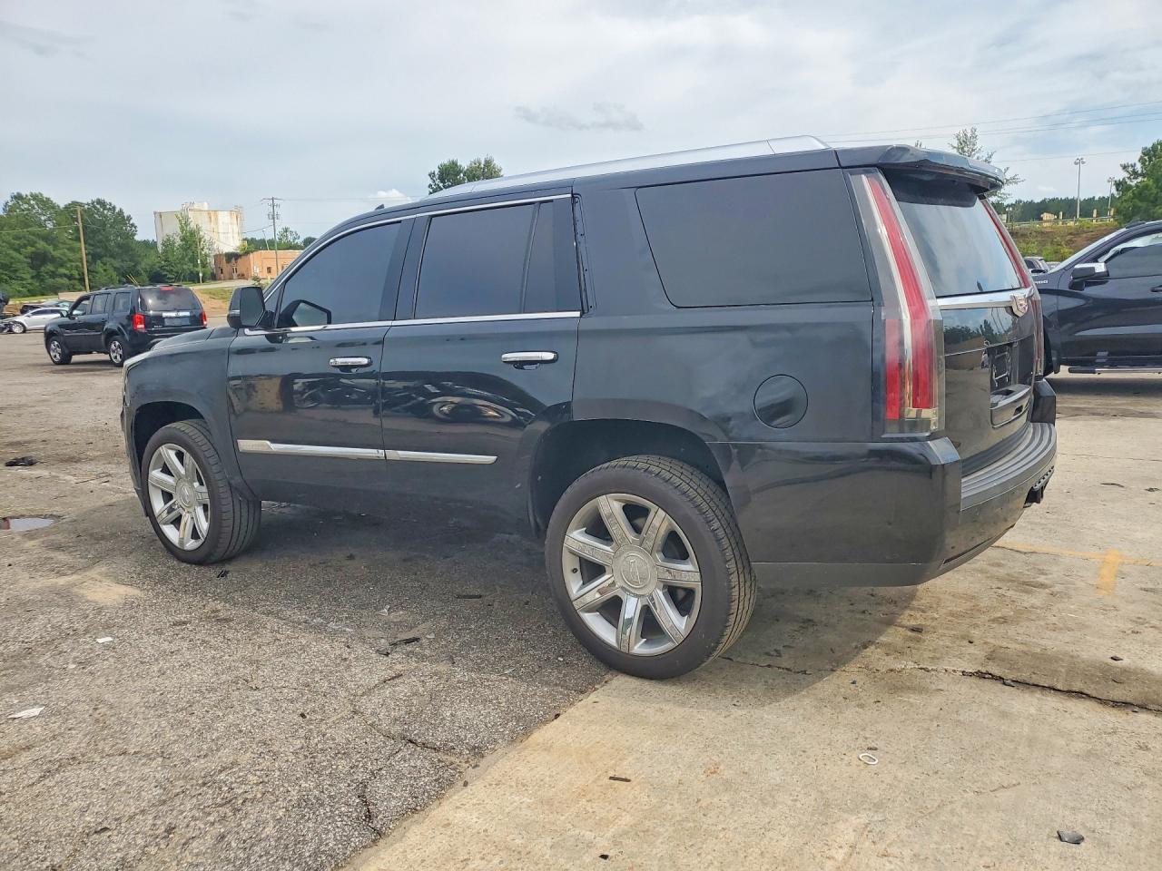 2018 Cadillac Escalade Luxury - Image 2