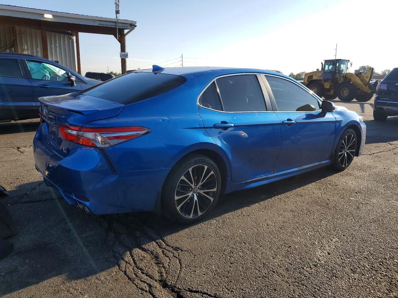 2018 Toyota Camry Se - Image 3