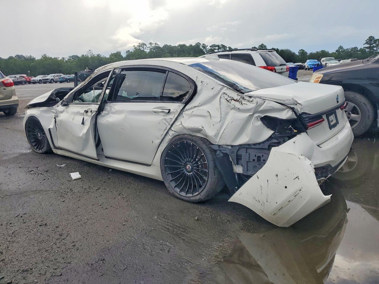 2022 BMW 750 Xi - Фото 2